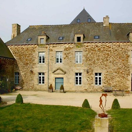Gite Le Logis - Manoir Le Plessix Madeuc Corseul Exteriör bild