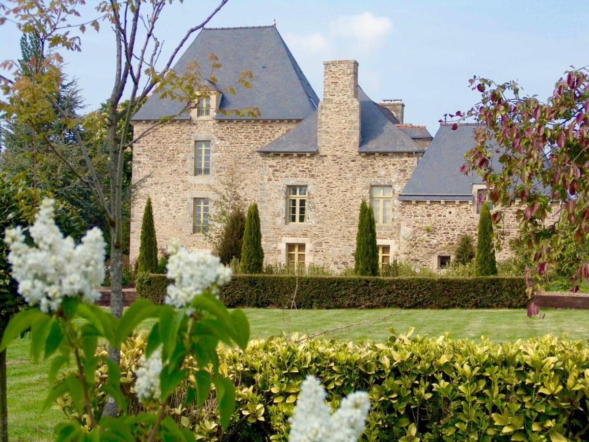 Gite Le Logis - Manoir Le Plessix Madeuc Corseul Exteriör bild