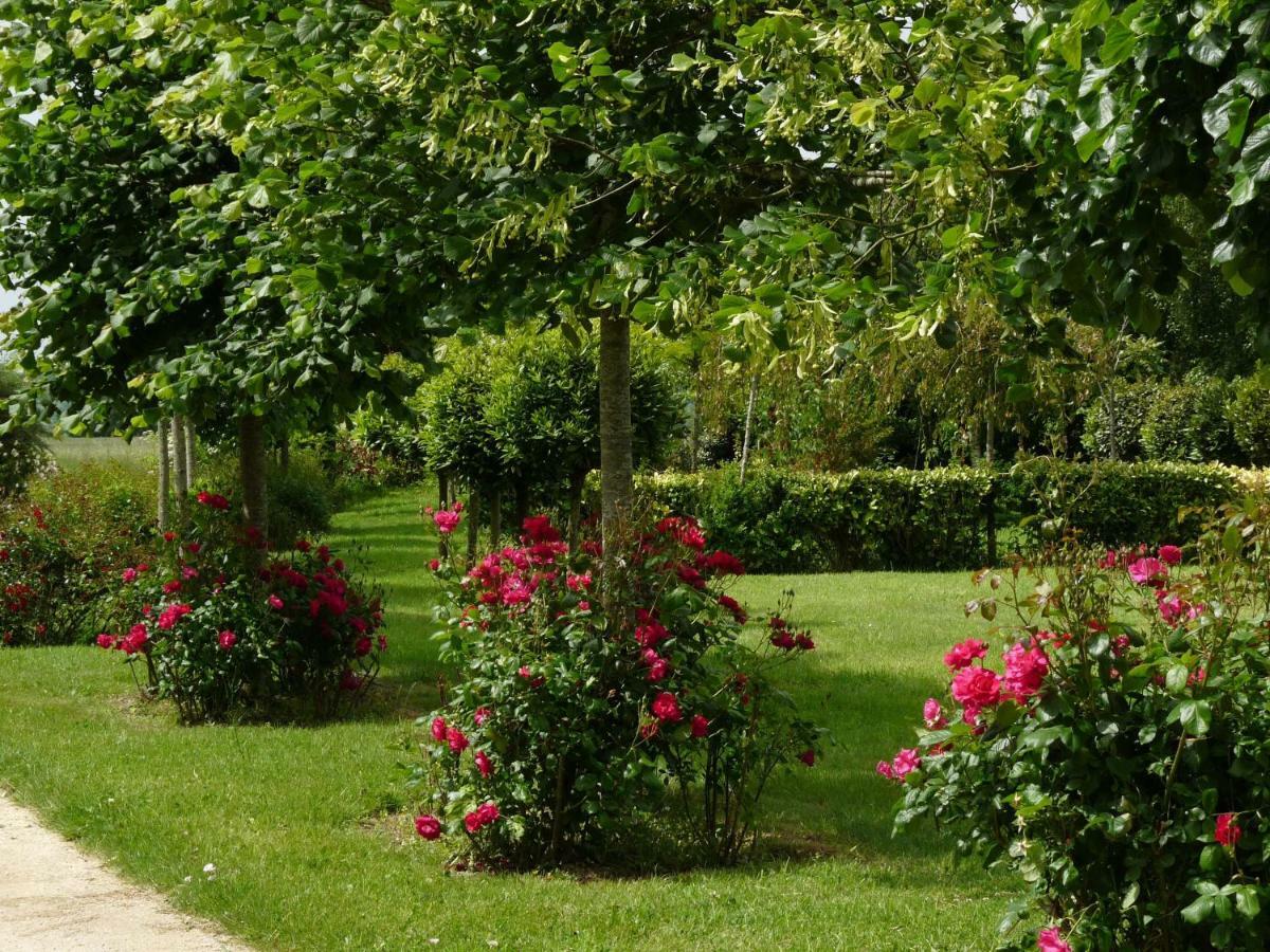 Gite Le Logis - Manoir Le Plessix Madeuc Corseul Exteriör bild